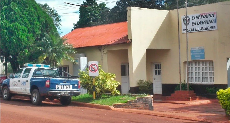 Encontraron a una joven envuelta en sábanas en la puerta de su casa: denunció violación grupal | Actualidad