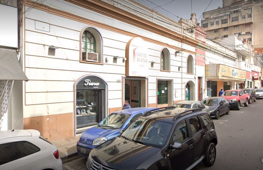 Intentaba robar un auto, se escapó para que no lo atrapen pero se golpeó y terminó desmayado | Actualidad