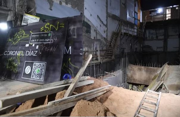 Rescatan a obrero atrapado bajo escombros tras derrumbe de obra en construcción | Actualidad