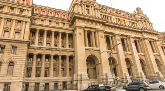 Condenaron a 11 años de cárcel a un hombre que abusaba de una niña y hacía participar a su hijo | Actualidad