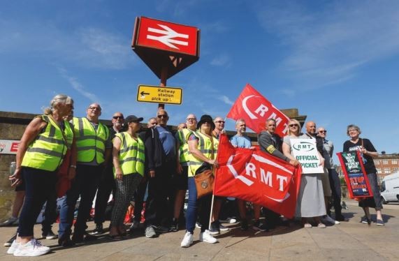 El Reino Unido enfrenta una de las mayores huelgas ferroviarias de las últimas décadas | Internacionales