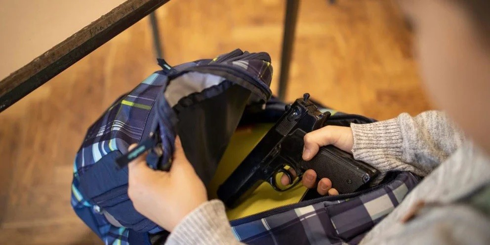 Pánico en Neuquén: un adolescente llevó una réplica de un arma a la escuela | Actualidad