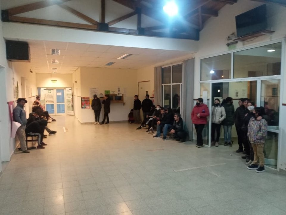 Unos 58 alumnos de 12 a 18 años resultaron intoxicados con monóxido en una escuela de Chubut | Actualidad