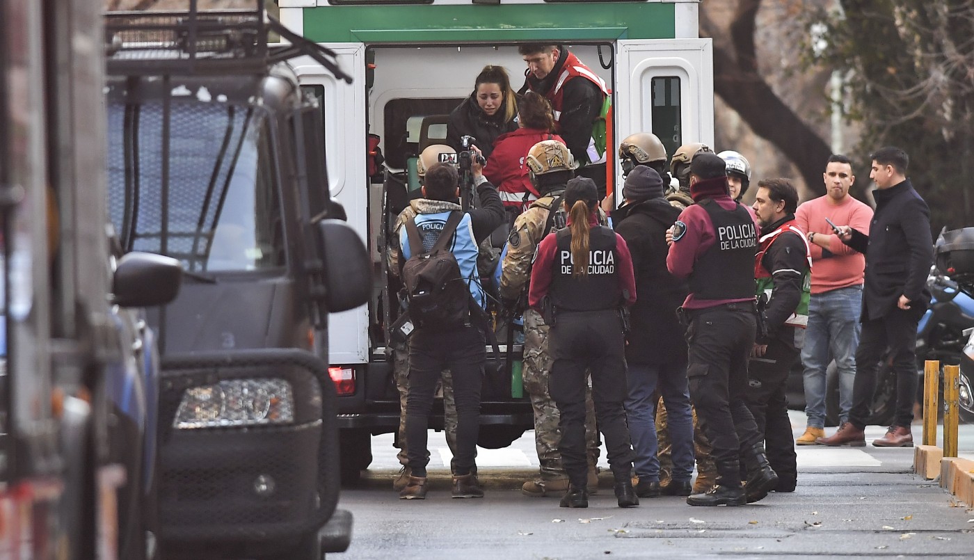 Tensión en Núñez: se entregó el hombre que se atrincheró con su hija en un edificio | Actualidad