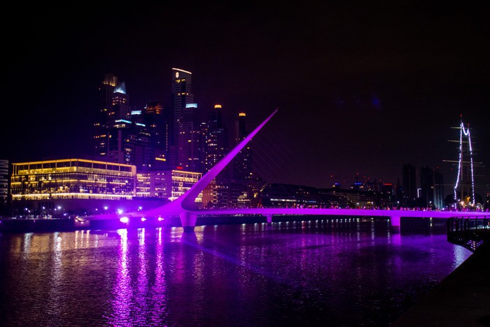 La Ciudad se ilumina de violeta por la donación de órganos | Actualidad