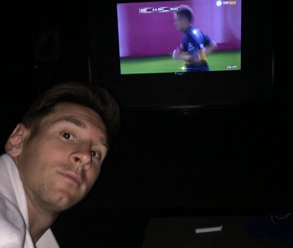 La foto de Messi mirando el Superclásico desde España | Deportes