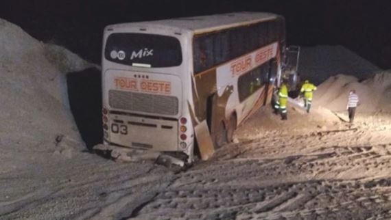 Tragedia en una ruta brasileña: padre e hijo argentinos murieron cuando despistó un micro | Internacionales