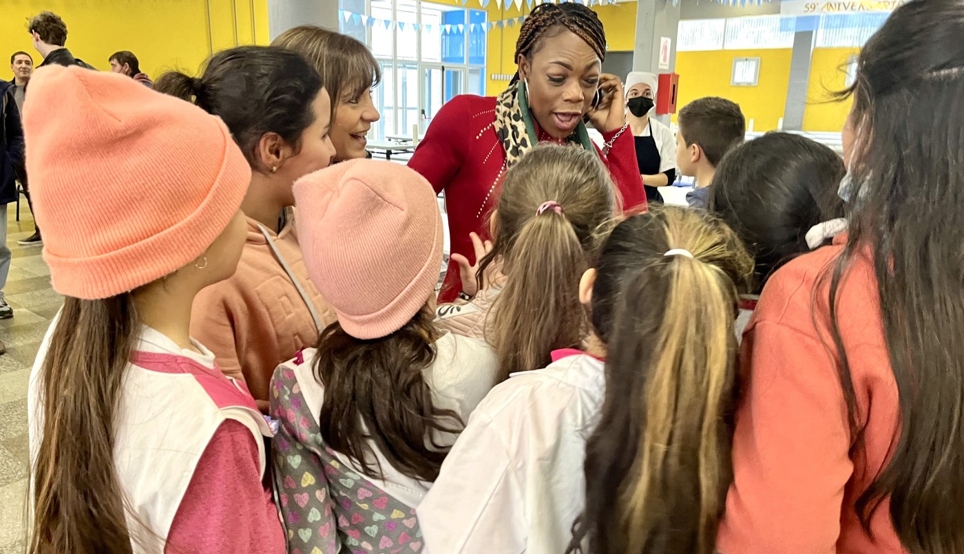 "Nadie nos pregunta qué hacer a los que sabemos lo que sucede adentro de las aulas", sostiene la mejor maestra del mundo | Actualidad