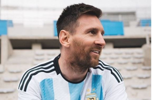 Con Messi como emblema, la Selección argentina presentó su nueva camiseta | Deportes