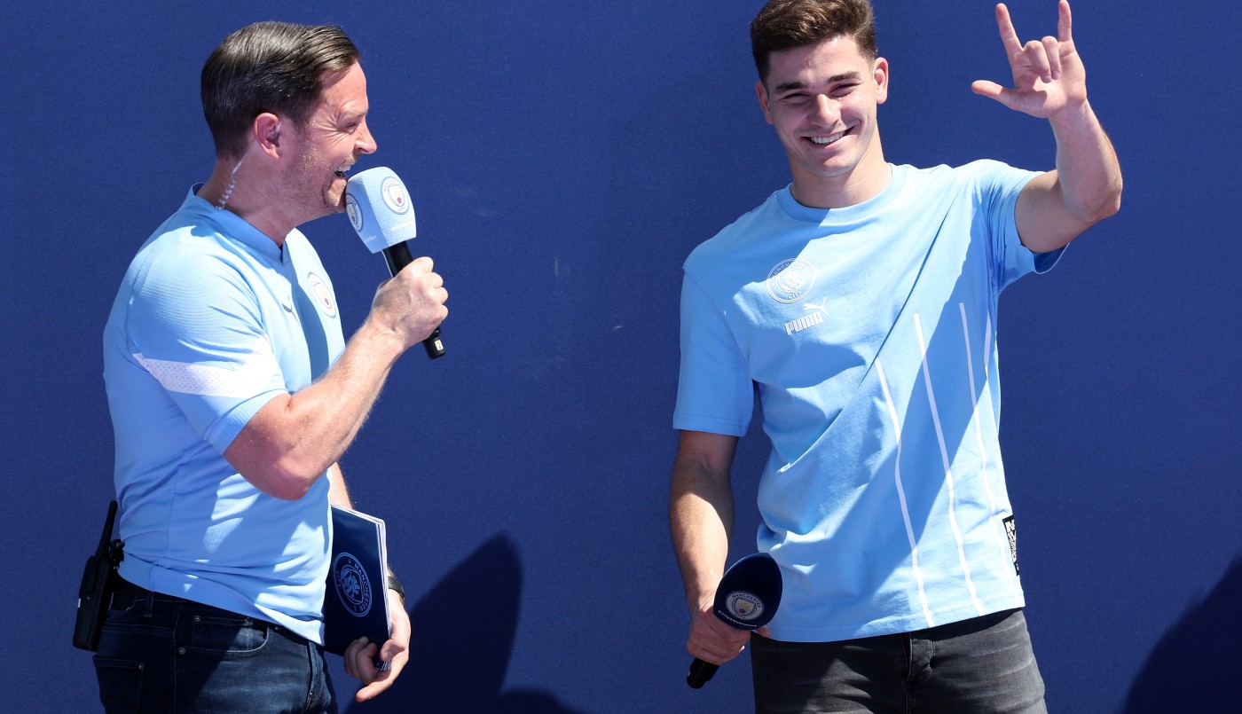 Julián Álvarez fue presentado en Manchester City ante una multitud | Deportes