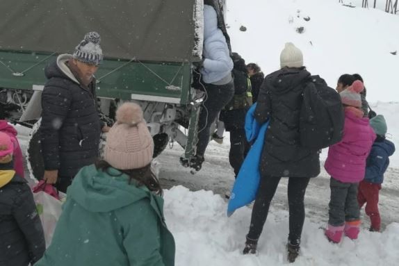 Rescataron a las personas varadas por la nieve en la Cordillera | Actualidad