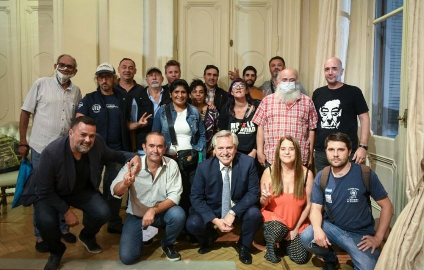 En medio de las protestas, Alberto Fernández se reunió con los movimientos sociales afines al Gobierno | Política