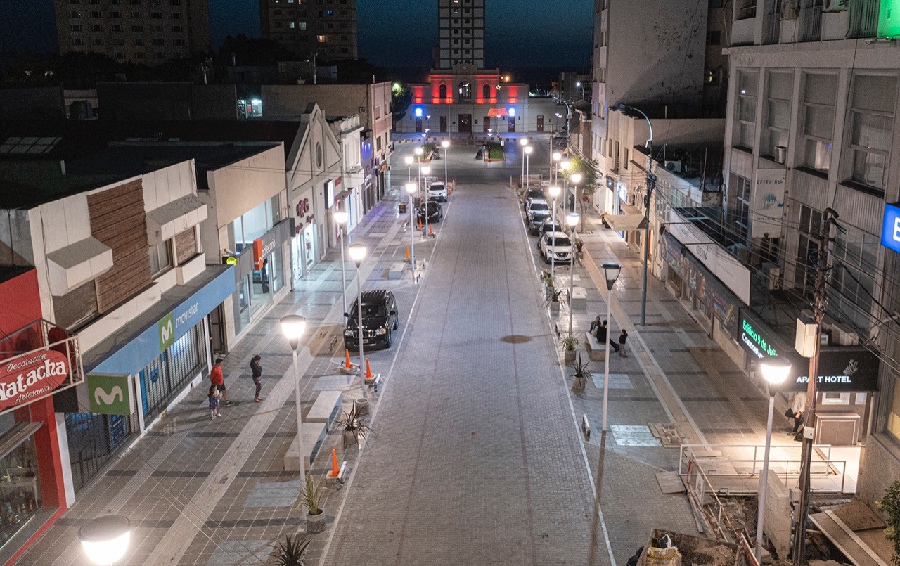 Cortó la luz de su oficina y atacó con un cuchillo a sus compañeros | Actualidad