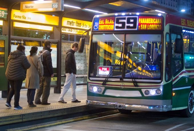 Desde este martes varias líneas de colectivos del AMBA reducirán a la mitad sus servicios | Actualidad