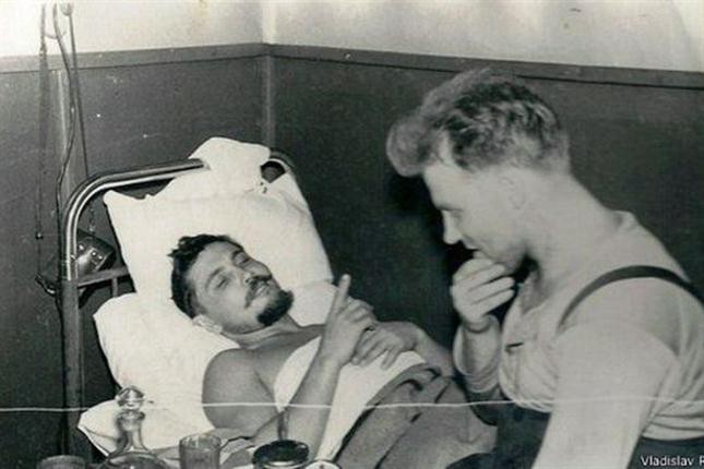 La historia del hombre que se operó su propio apéndice | Curiosidades
