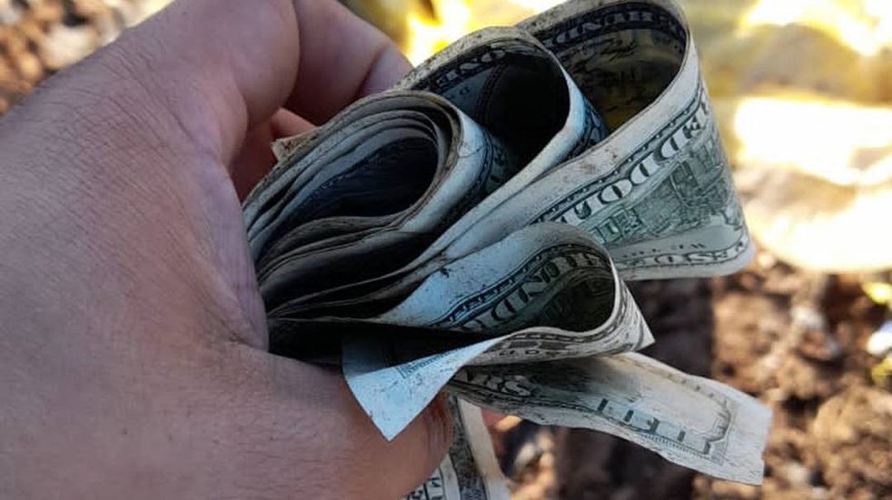 La carta que alimenta el misterio de los dólares hallados en el basural de Las Parejas | Actualidad