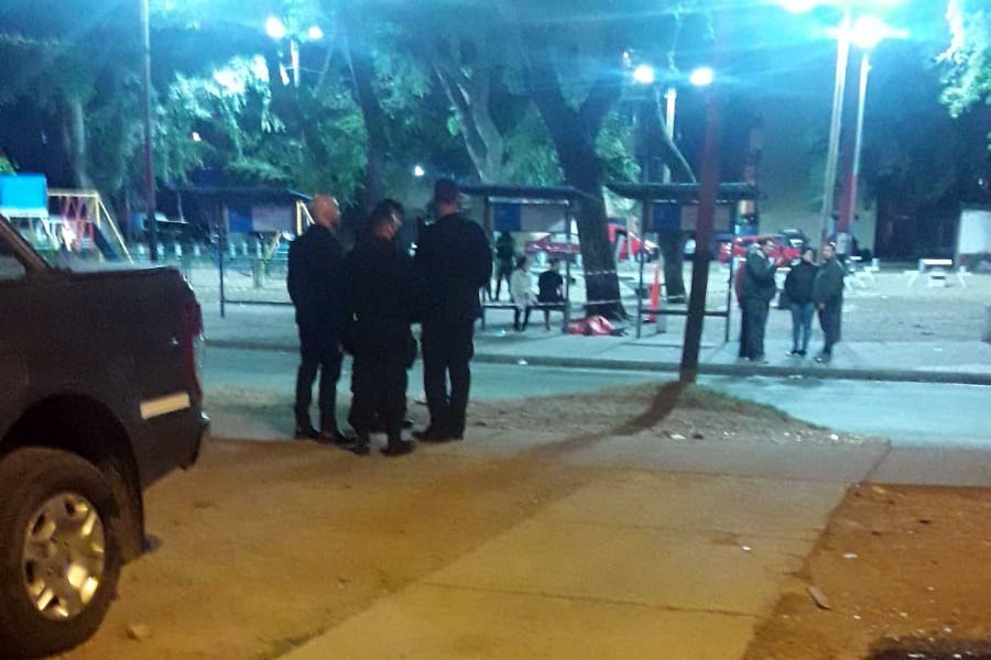 Esperaba el colectivo, pasaron dos bandas a los tiros y la asesinaron | Actualidad