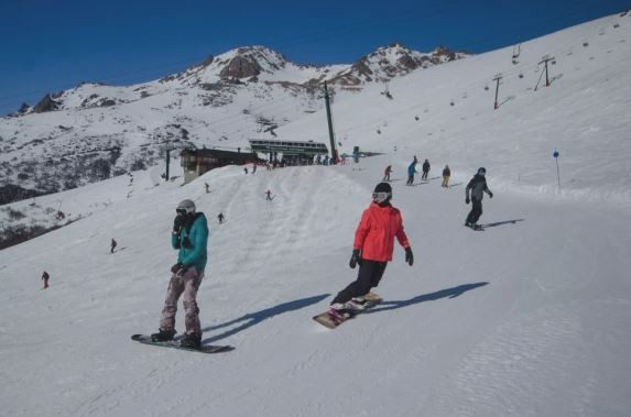 Más de 2,5 millones de turistas viajaron en esta temporada de invierno "récord" | Actualidad