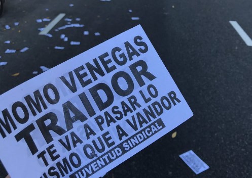 Repartieron volantes con amenazas al "Momo" Venegas en el acto de la CGT | Política