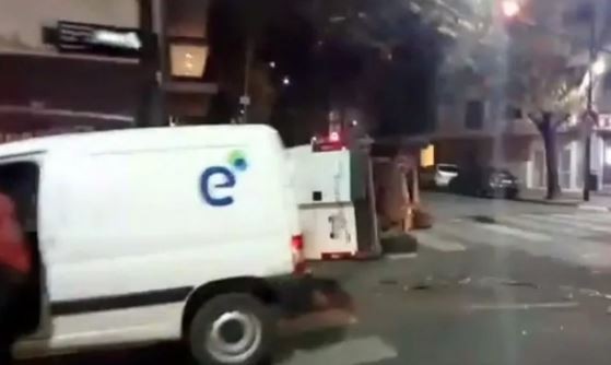 Una ambulancia volcó en Palermo tras chocar con una camioneta: hay heridos | Actualidad