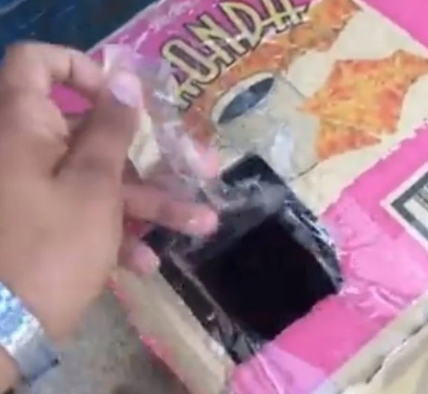 Detuvieron en la calle en Lanús a un hombre que tenía dos monos titís adentro de una caja de galletitas | Actualidad