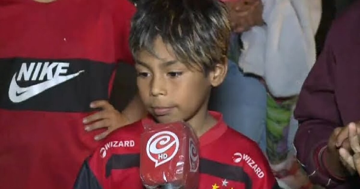 El nene que quiere "ser Maradona" para sacar a su mamá de la pobreza: lo busca un club brasileño | Actualidad