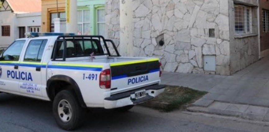 Mujer violó una perimetral y apuñaló a su ex: le dieron arresto domiciliario para cuidar a sus hijas | Actualidad