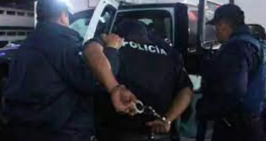 Detienen a un comisario y otros 3 policías acusados de cometer estafas a comerciantes en San Martín | Actualidad