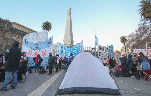 Los movimientos sociales resolvieron levantar el acampe en Plaza de Mayo | Política