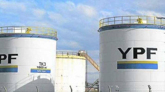 Petroleros de YPF cerraron una paritaria de 80% de aumento y un bono de $100 mil | Economía