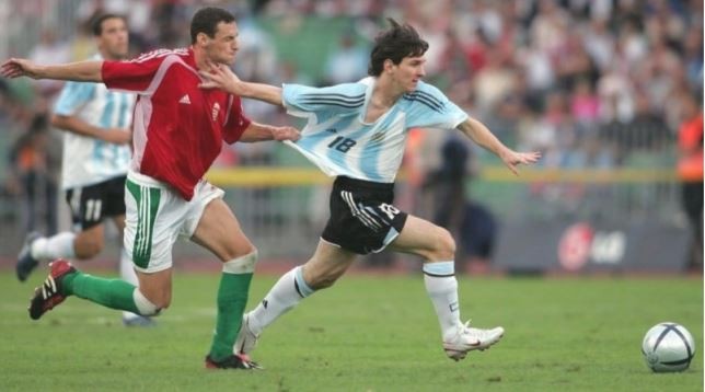 Un día como hoy Messi hacía su insólito debut en la Selección argentina | Deportes