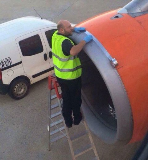 Insólito: aerolínea arregla una turbina rota con... cinta adhesiva | Curiosidades
