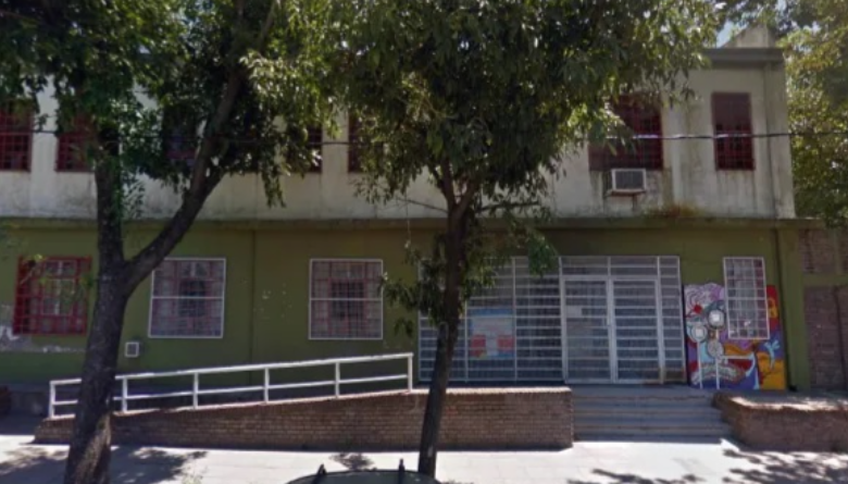 Alumna se peleó con una compañera en la clase y la sancionaron: su madre fue a la escuela y golpeó a la directora | Actualidad