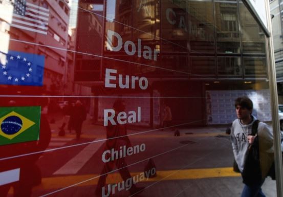 Proponen declarar el curso legal del dólar para poner fin al control de cambios | Economía