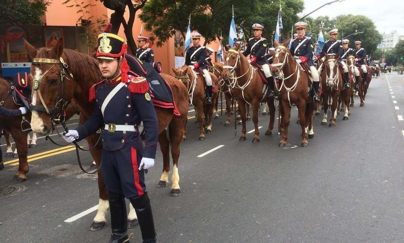 Desfile militar y aviones en los festejos por el 25 de Mayo | Política