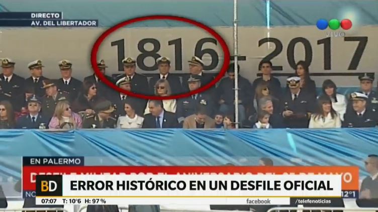 El ministro de Defensa habló sobre el insólito error en la bandera del desfile militar por el 25 de mayo | Política