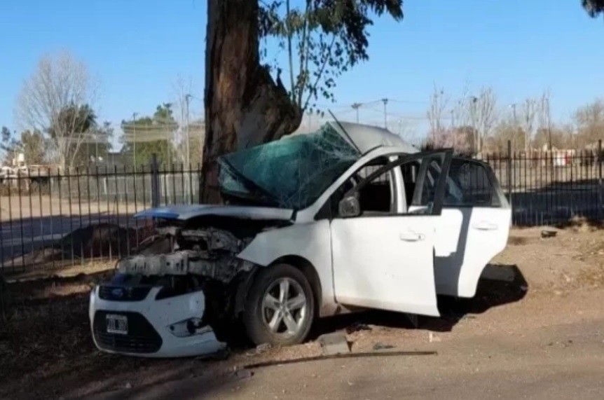 Choque contra un árbol en la ruta 50: murieron una mujer y su hijo | Actualidad