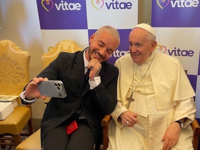 J Balvin con Francisco: "Al Papa lo amo, es el más cool" | Espectáculos