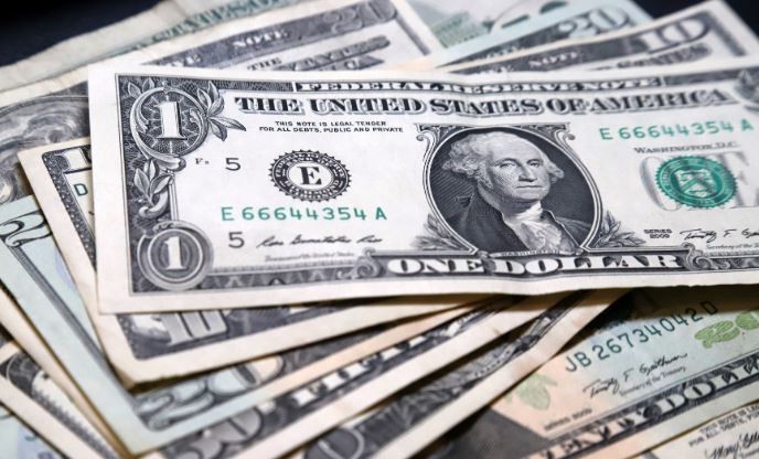 El dólar blue cerró a $285 y tocó su valor más bajo en 30 días | Economía