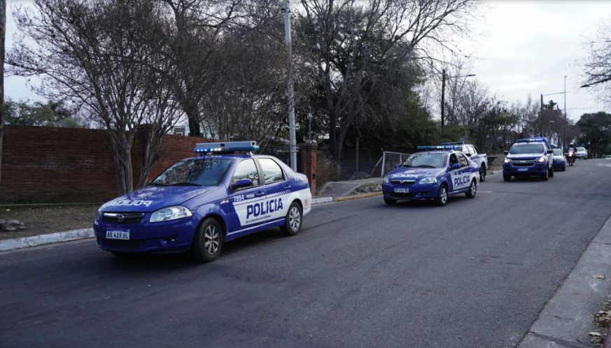 Golpean a mujer policía por detener a sospechoso de cometer delitos | Actualidad