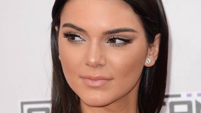 Kendall Jenner sigue el camino curvilíneo de su hermana mayor Kim Kardashian | Espectáculos