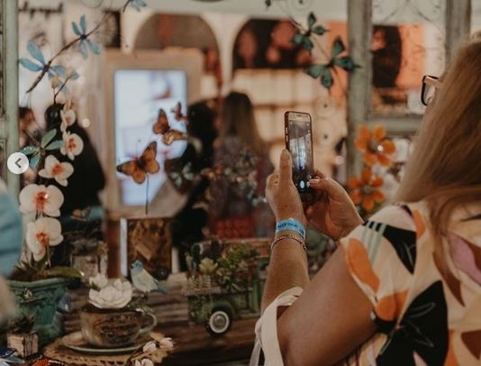 Una exposición de decoración ayudará con alimentos a una fundación que apadrina Axel | Actualidad