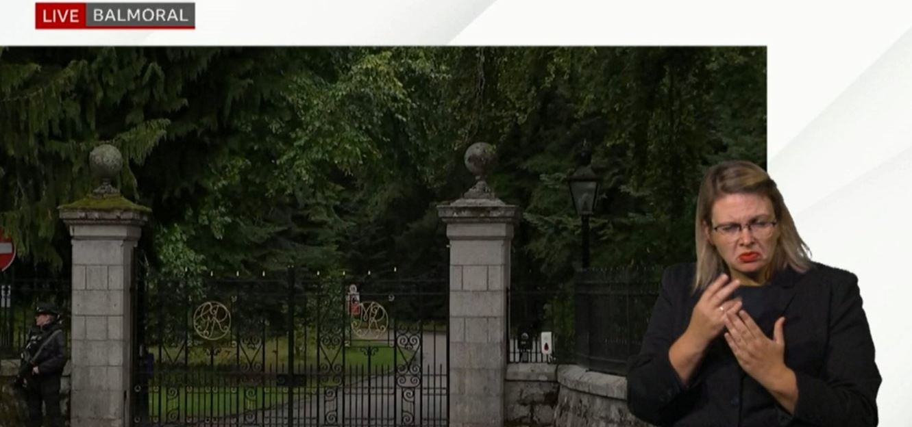 Preocupación por la salud de Isabel II: por qué los presentadores de la BBC visten de negro | Internacionales