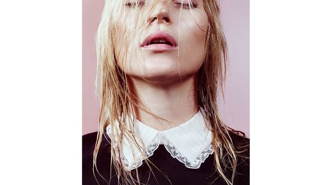 A los 41 años, Kate Moss volvió a hacer un topless | Espectáculos