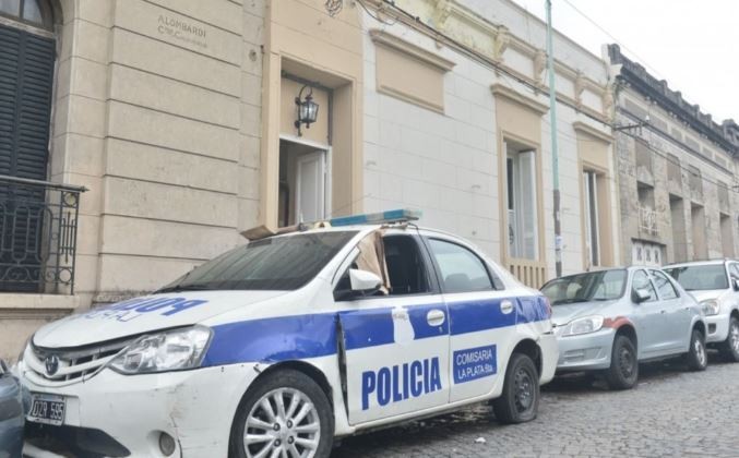 Tres detenidos se fugaron de una comisaría de La Plata en la que había 20 personas alojadas en un celda para seis | Actualidad