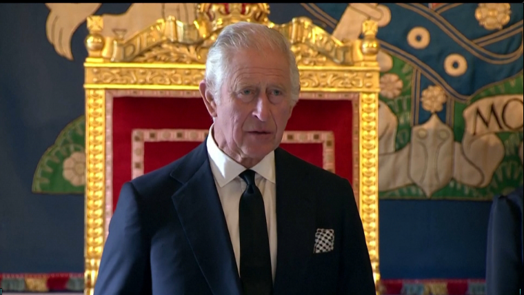 Carlos III finaliza su primera gira como Rey en medio de aplausos y abucheos | Internacionales