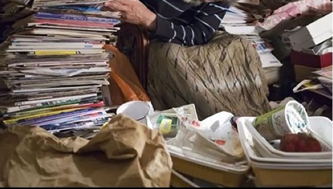 Allanan la vivienda de un acumulador compulsivo de residuos por riesgo de incendios | Actualidad