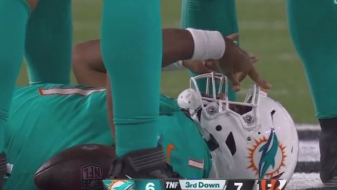 Video: un jugador de la NFL sufrió un tremendo golpe en la cabeza y fue hospitalizado | Deportes