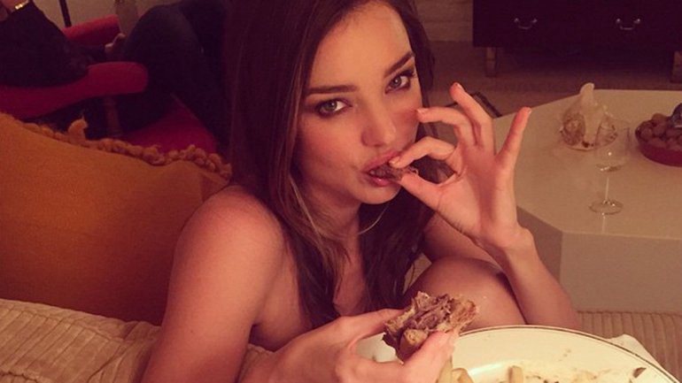 Miranda Kerr se desnudó para comer una hamburguesa | Espectáculos