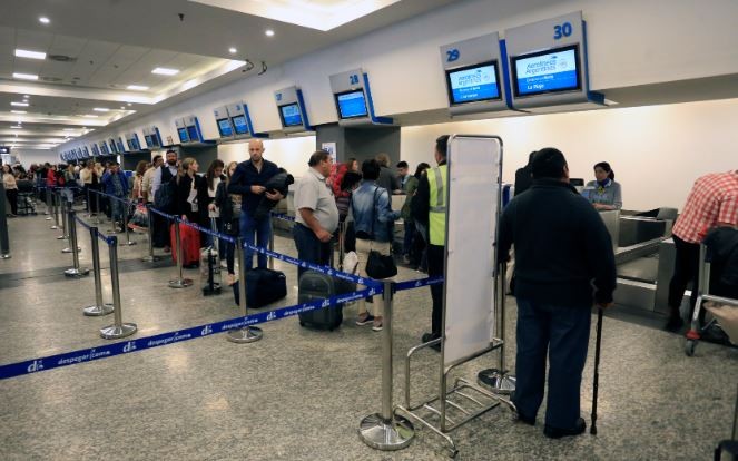 Los aeropuertos de Ezeiza y Aeroparque se vieron afectados por problemas en un radar | Actualidad